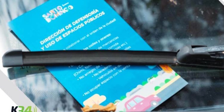 Alcaldía del DN notifica a dueños de negocios que ocupan espacios públicos