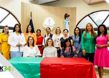 Colectivo Femenino por la Democracia, inicia con éxito su primera tertulia femenina diplomática