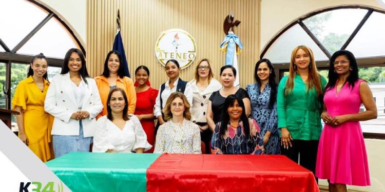 Colectivo Femenino por la Democracia, inicia con éxito su primera tertulia femenina diplomática