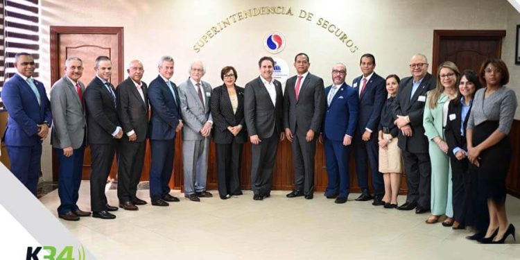 Superintendente de Seguros y CADOAR se reúnen para fomentar diálogo y promover fortalecimiento del sector