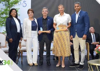 Colegio Dominicano de Odontólogos entregó reconocimiento a miembros honoríficos