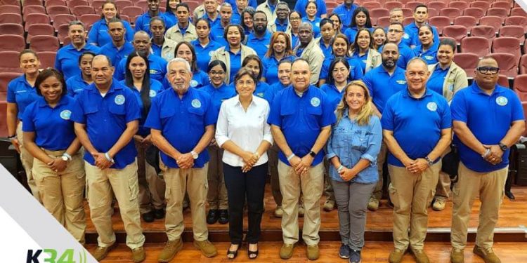 Comitiva de la EGDDHH y DIH recibe charla institucional de las autoridades locales en Dajabón