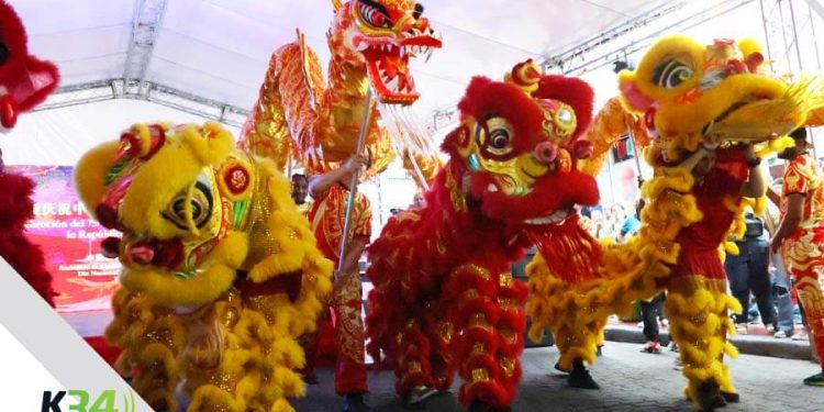 Gran celebración del Festival de Medio Otoño en el Barrio Chino de SD