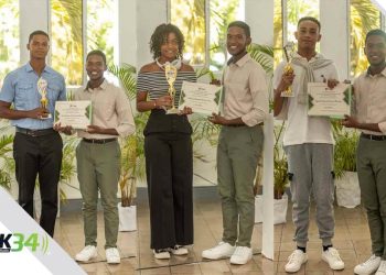 Juan Hughes realiza IV Edición de concurso de Poesía