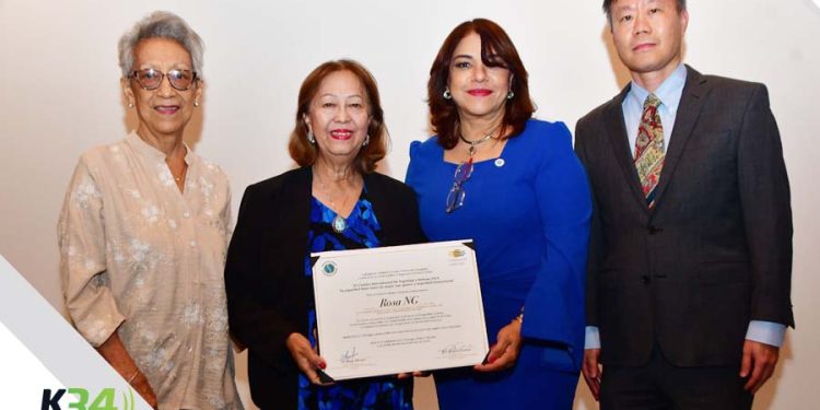 Rosa NG Báez recibe reconocimiento en la XV Cumbre Internacional de Seguridad y Defensa 2024