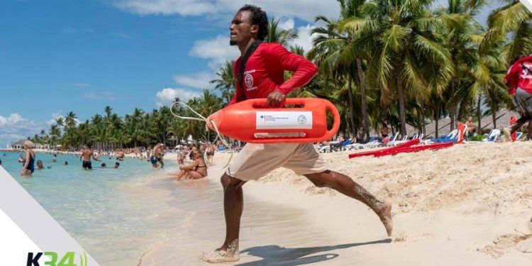 Happy Dolphins DR y la Embajada de Alemania fortalecen la seguridad acuática en Playa Dominicus, Bayahibe
