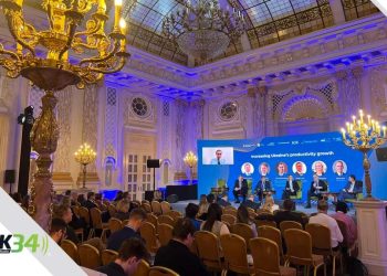 Juan Ariel Jiménez expone en Ucrania sobre su futuro y reconstrucción