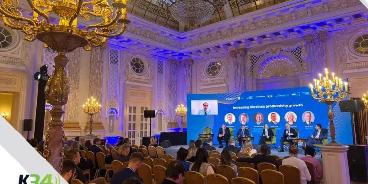 Juan Ariel Jiménez expone en Ucrania sobre su futuro y reconstrucción