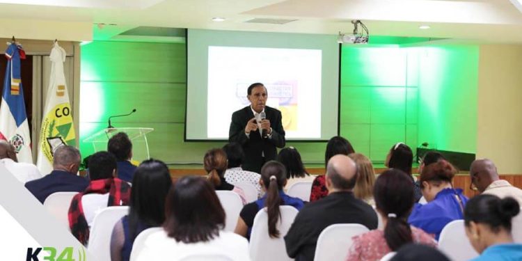 Raquel Peña encabeza investidura de 878 graduados de la UFHEC, destacando su aporte al desarrollo nacional