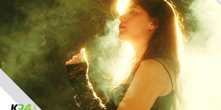 La cantante argentina Daluppe presenta "Siempre Me Pasa", una obra cargada de emociones y ritmos envolventes