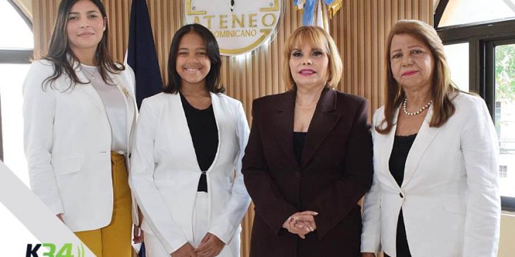 Organizan almuerzo ejecutivo como regalo de Reyes para 130 estudiantes meritorias