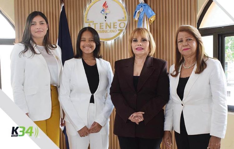 Organizan almuerzo ejecutivo como regalo de Reyes para 130 estudiantes meritorias