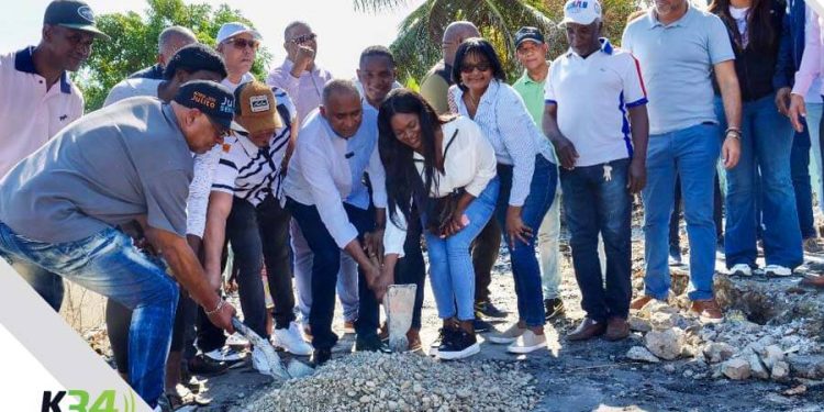 Senador Julito Fulcar inicia construcción de vivienda para familia afectada por incendio en Carretón