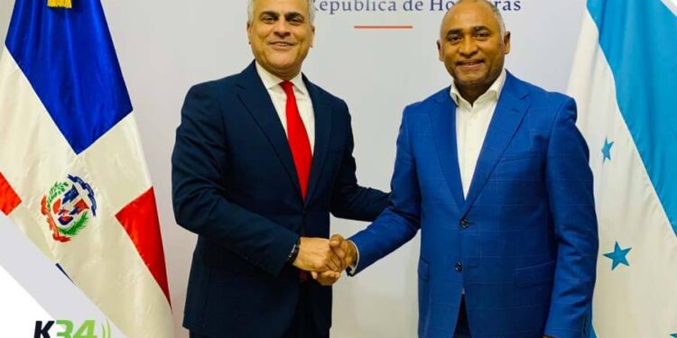 Senador Julito Fulcar visita la Embajada de RD en Honduras