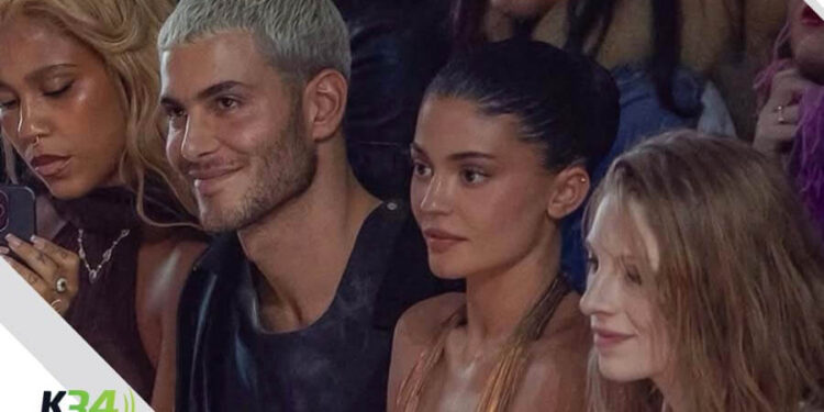 Tokischa y Kylie Jenner disfrutan del desfile de Jean Paul Gaultier en París