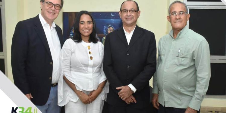 Roberto Fulcar pone en circulación su libro “Mi compromiso con la educación”