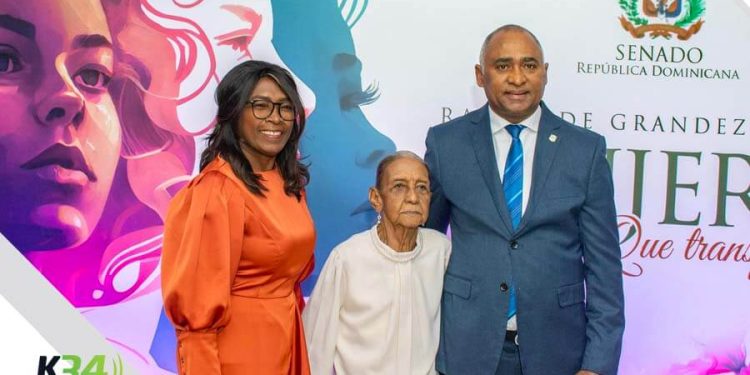 Senado de la República rinde homenaje a Doña Altagracia de la Cruz García, “Tarara”