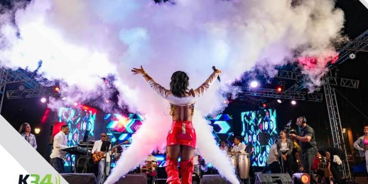 Steffany Constanza impactante y excitante logrando hechizar una multitudinaria asistencia en la capital Dominicana