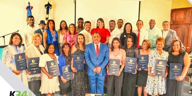 Mujeres de la Prensa Dominica Reciben Distinción en el Día Internacional de la Mujer
