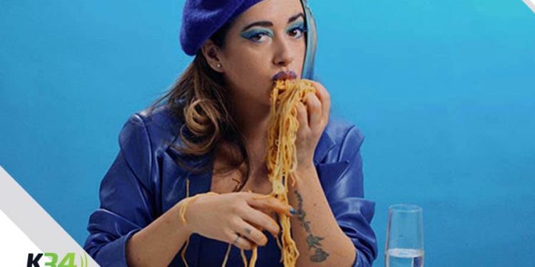 Julia Martín lanza “Lo que no hago jamás”, un viaje sonoro contra la rutina