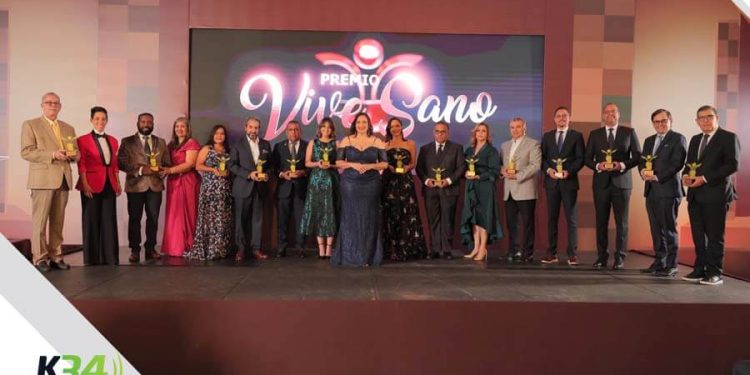 Premio Vive Sano reconoce a 14 héroes de la salud en su Séptima Gala