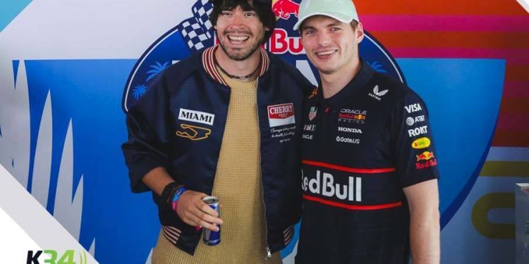 ¡Es oficial! El youtuber Germán Garmendia ya es parte de Red Bull; Max Verstappen le entrega la gorra de recibo