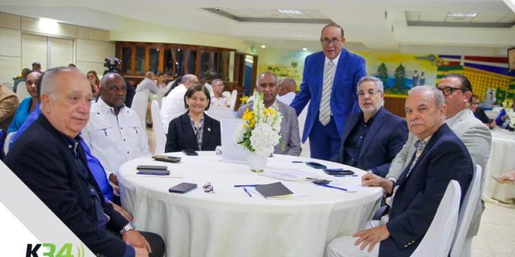 Senador Julito Fulcar presenta Plan Estratégico de Desarrollo Sostenible a banilejos residentes en Santo Domingo