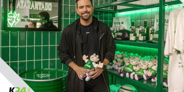 ¡Órale! Mane de la Parra le entra al trompo con sabor: inaugura nueva sucursal de Atarantados