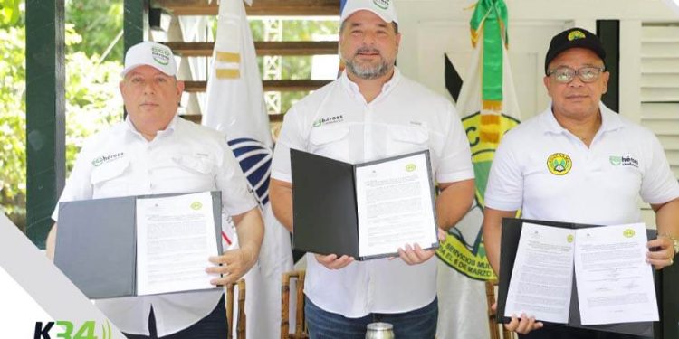 Presidente de Coopnama y ministro de Medio Ambiente firman convenio para fortalecer voluntariado “Ecohéroes Ciudadanos”