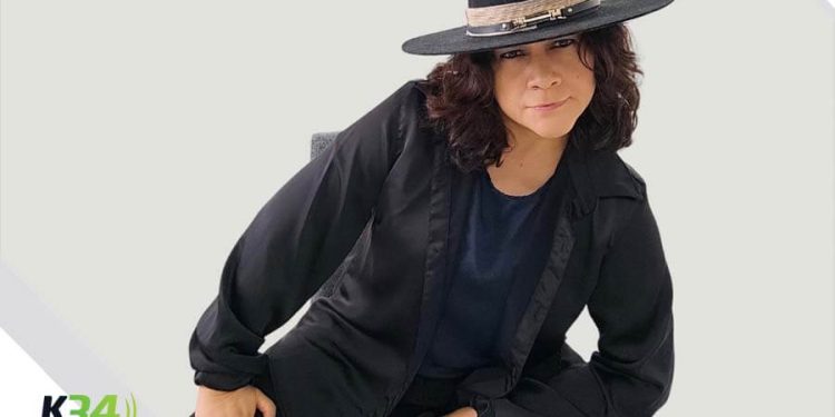 Karen Rod invita a una pausa consciente del mundo digital con su nuevo sencillo 'Espejo Digital' 