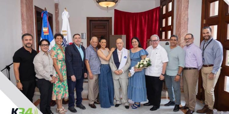 Bellas Artes rinde homenaje a Giovanny Cruz y lo declara Estudiante de Honor de la ENAD