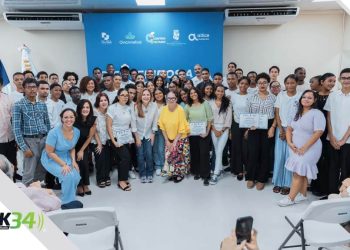 Centro Futuro gradúa 112 jóvenes en IA y E-sports