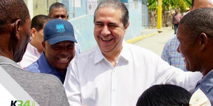 Francisco Javier García felicita a los padres dominicanos