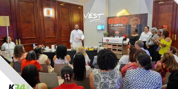 Frankeli Alcántara Gutiérrez realiza Cooking Show en VEST Internacional