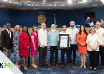 Reconocen a la marca dominicana Hippólito en Miami con el Día de la Guayabera