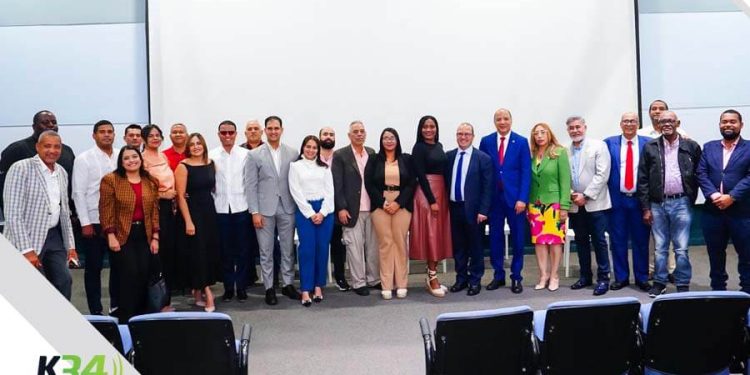 UASD y Asociación de Ciencias Políticas analizan tensiones geopolíticas globales en 2025