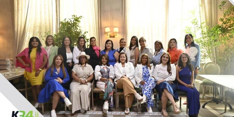 Star Products inspira a decenas de mujeres durante la feria de belleza “Brilla con Minaya”