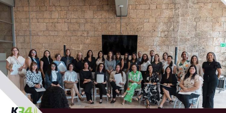 Alcaldía del DN reconoce a especialistas que brindaron terapias gratuitas a familias afectadas por la tragedia Jet Set