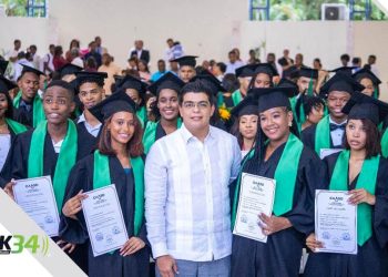 Fellito Suberví encabeza graduación de 35 nuevos bachilleres técnicos del Liceo CAASD