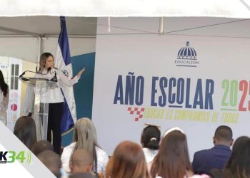 Colaboradores de Edeeste apadrinan niños de escasos recursos con entrega de útiles escolares