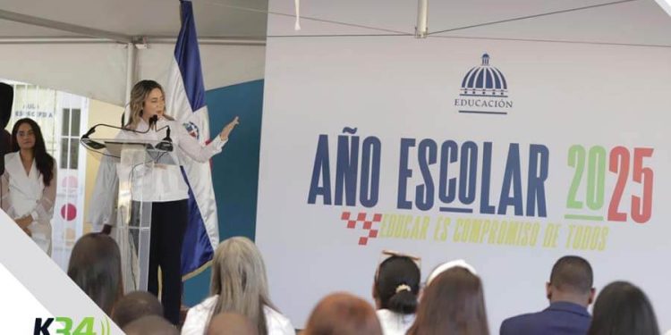 Colaboradores de Edeeste apadrinan niños de escasos recursos con entrega de útiles escolares