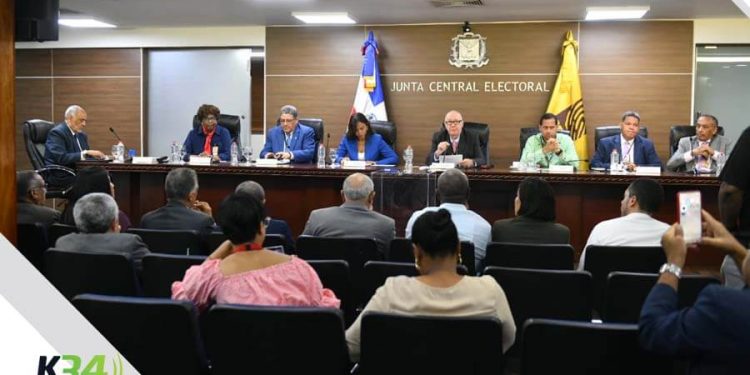 JCE da apertura a sobre B y da a conocer propuesta de oferente para emisión de la nueva cédula