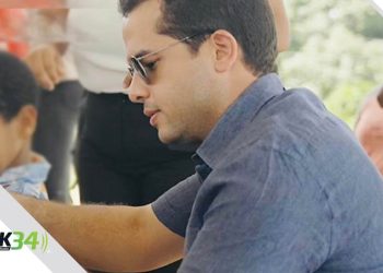 Omar Fernández entrega útiles escolares a cientos de estudiantes en Dajabón