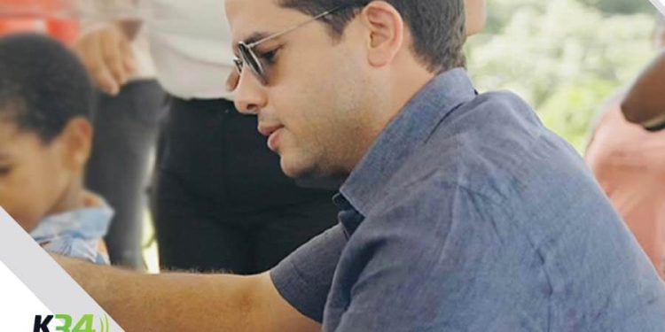 Omar Fernández entrega útiles escolares a cientos de estudiantes en Dajabón