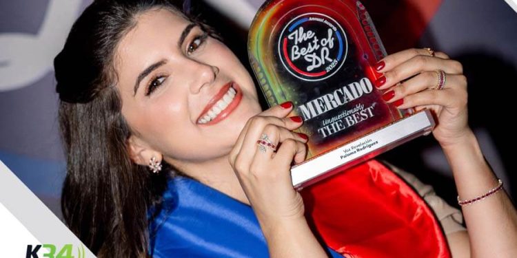 Paloma Rodríguez, reconocida como Voz Revelación en “The Best of DR 2025” de Revista Mercado