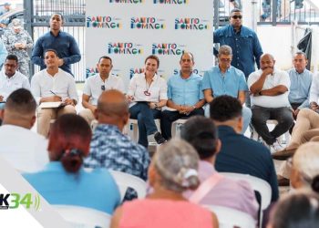 Carolina Mejía lleva soluciones al sector La Puya