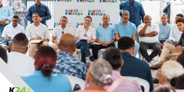 Carolina Mejía lleva soluciones al sector La Puya