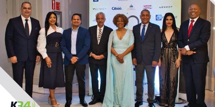 Marivell Contreras se juramenta como presidente de ACROARTE 2025-2027