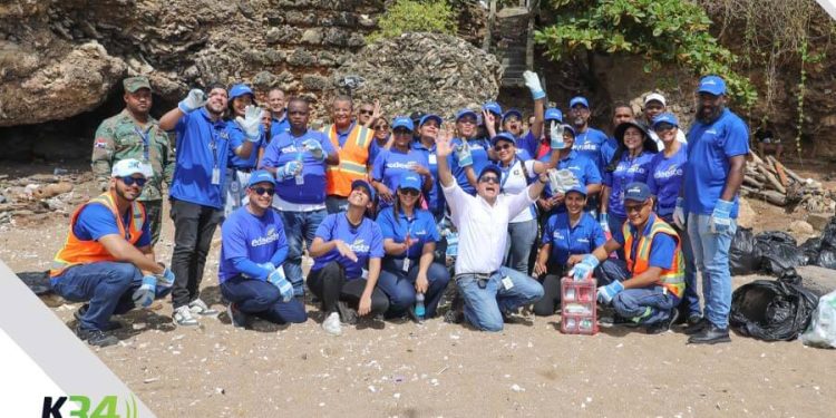 Colaboradores de Edeeste se unieron a la jornada del Día Mundial de Limpieza de Playas
