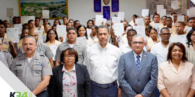 INDOTEL e INFOTEP gradúan en región Sur más de 100 oficiales policiales en habilidades digitales